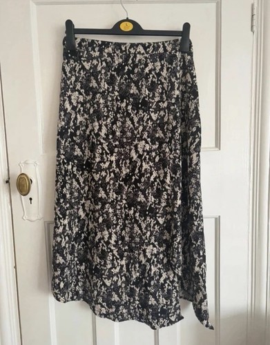 Paris midi slit - ax, leg
