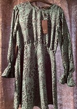 BNWT AX Paris Green Print